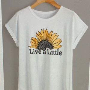 Meet your Posher, Mona